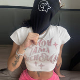 Top corto Y2K con letras de diamantes de imitación